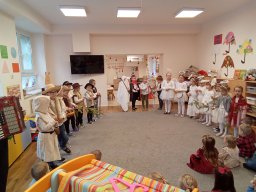 2024-12-20 Krasnale kolędnicy u Biedronek